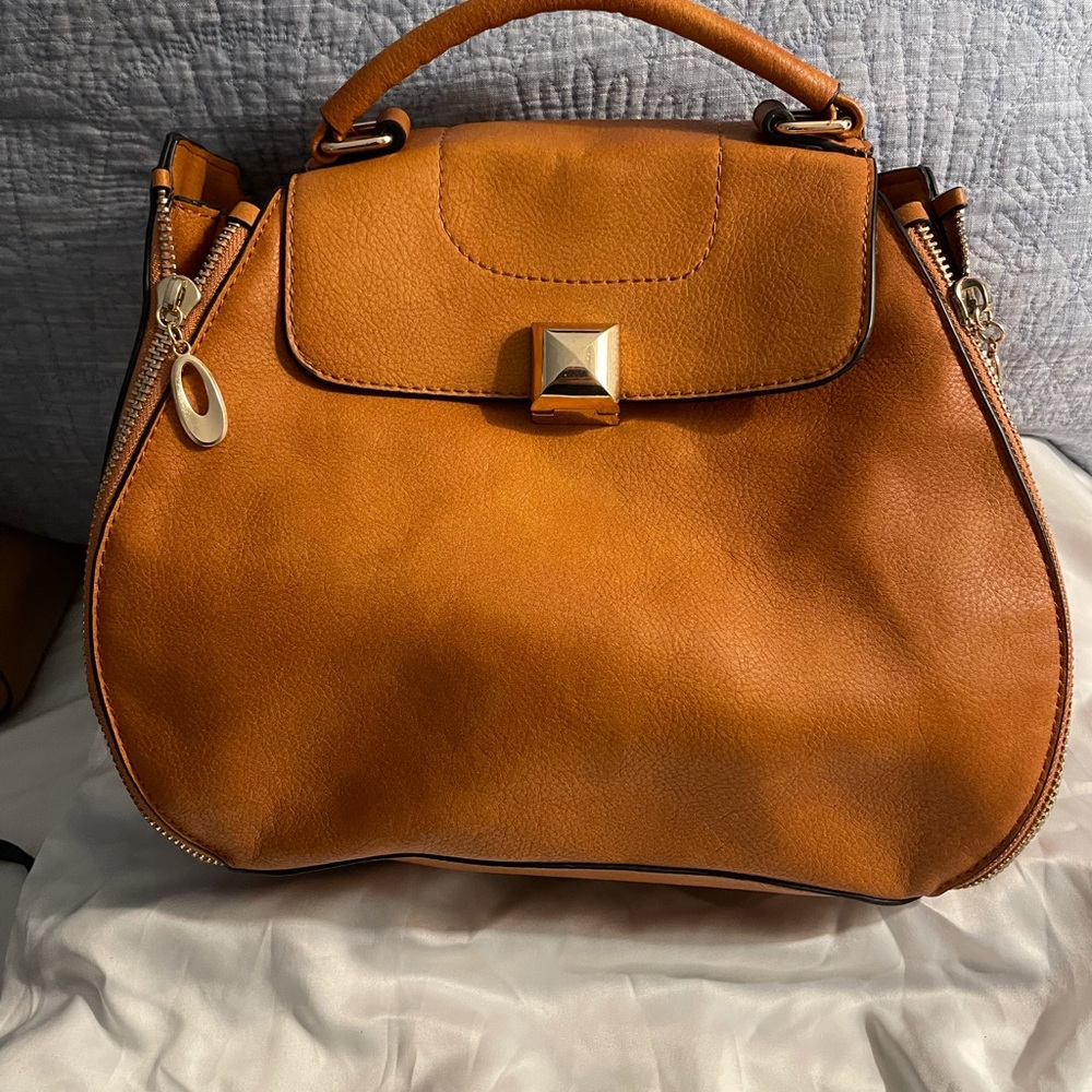 Camel color handbag. No name brand almost new, excellent condition.
